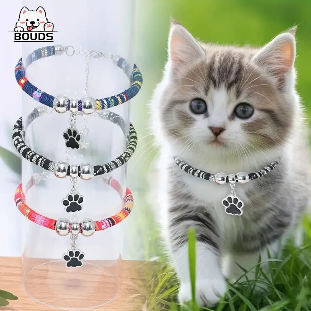 Coleira Decorativa Boêmia com Sino e Pingente Pata para Gatos Ideal para Fotos e Passeios