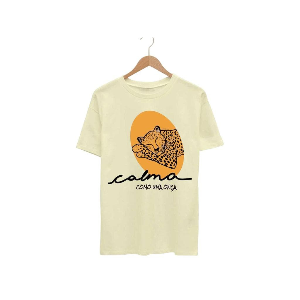 Camiseta Feminina Calma Como Uma Onça Inspiração Estampa Tropical Estilosa Algodão Coral Azul