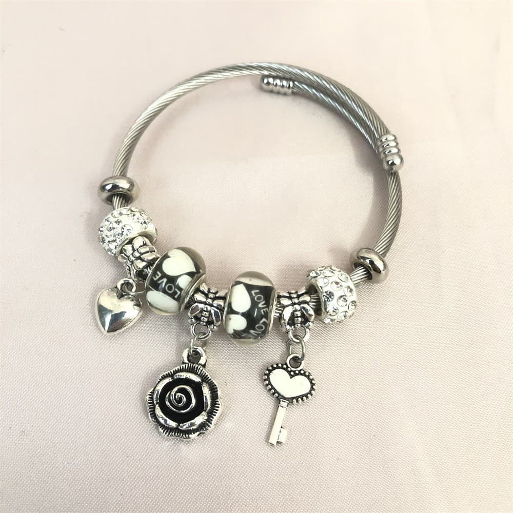 Pulseira Berloques Prateada Feminina Natal Presente Azul Rosa Branco Elegância Estilo