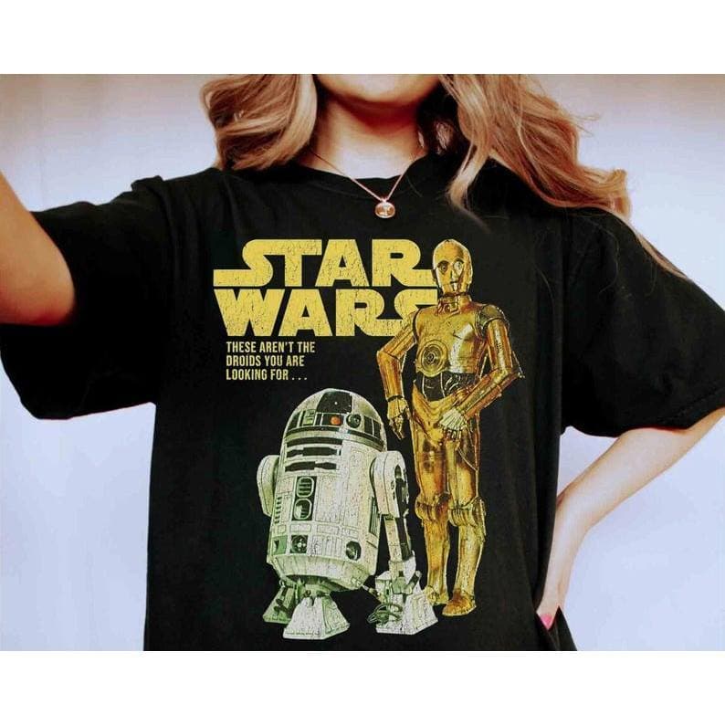 Camiseta Unissex Preta Oversized "Star Wars R2-D2 & C-3PO Dúo Clássico de Droid" Sci-Fi Retro Tendência