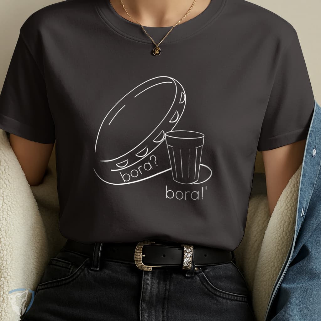 T-Shirt Pandeiro e Copo – Estampa Divertida Bora Bora