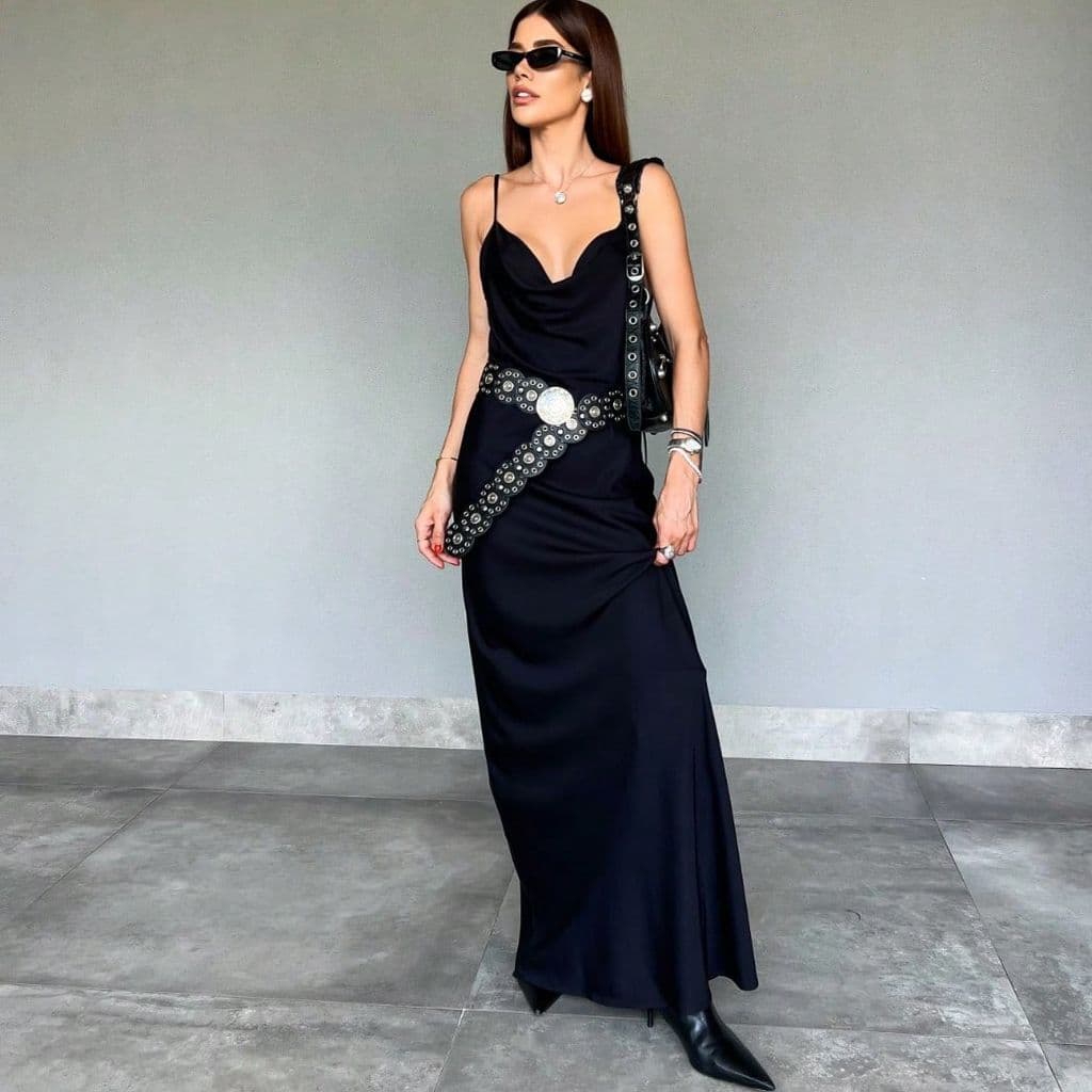 Vestido Victoria  Longo Feminino Liso Sem Bojo Alça Fina Decotado Festa Casamento Elegante