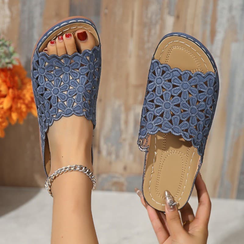 2025 Novos Sapatos Femininos Ocos Sandálias Chinelos De Salto Baixo 2025 Verão Novo Oco Para Fora Flores