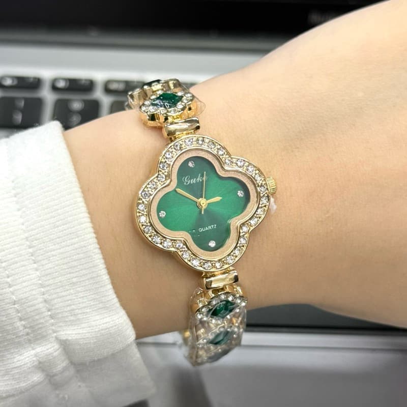 Relógio Feminino Trevo de Diamantes Quatro Folhas Elegância Charme Estilo Pulseira