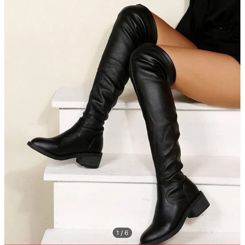 Bota Over The Knee Preta Bico Fino Salto Estilo Montaria