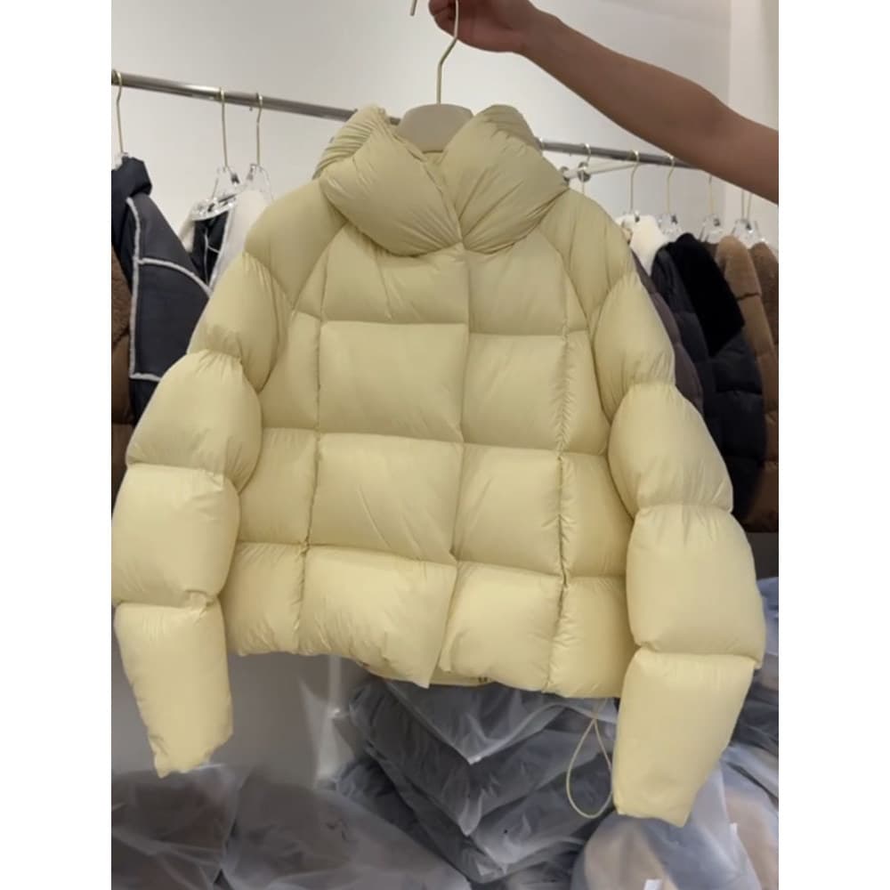 Único Super bonito ganso amarelo curto para baixo jaqueta feminina inverno 2025 novo estilo estilo coreano com capuz pão