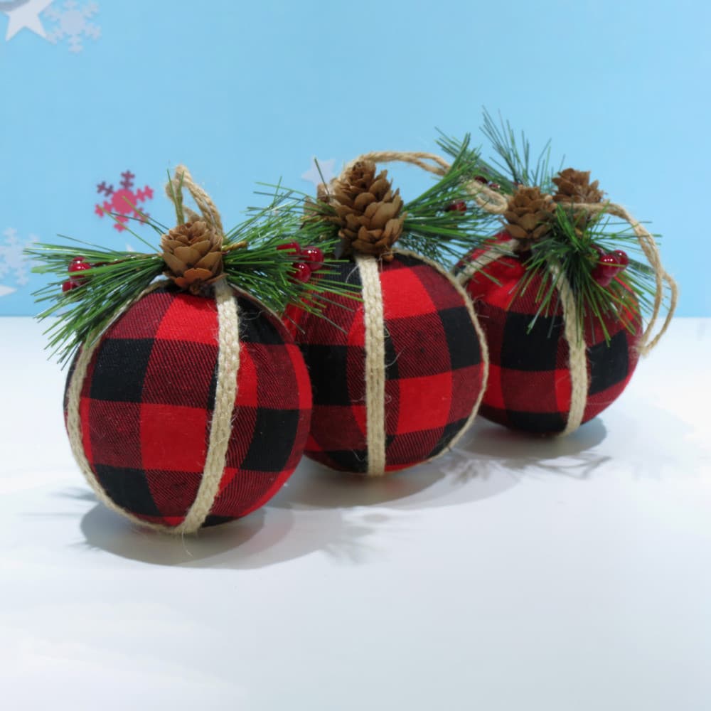 Kit 4 Bolas Para Árvore De Natal Arranjo Xadrez Pinheiro 8cm