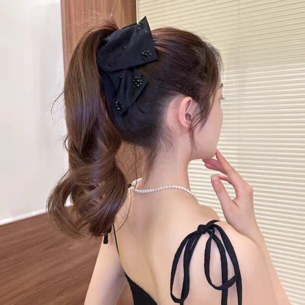 Hepburn estilo Grab clip feminino High-End sentir 2026 novo estilo grampo de cabelo volta cabeça Louis arco tubarão clip