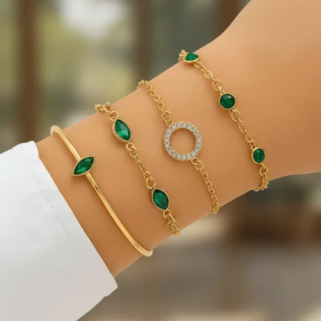 Conjunto com 4 Pulseiras Femininas Douradas com Pedras Verdes Formato Círculo Ajustáveis