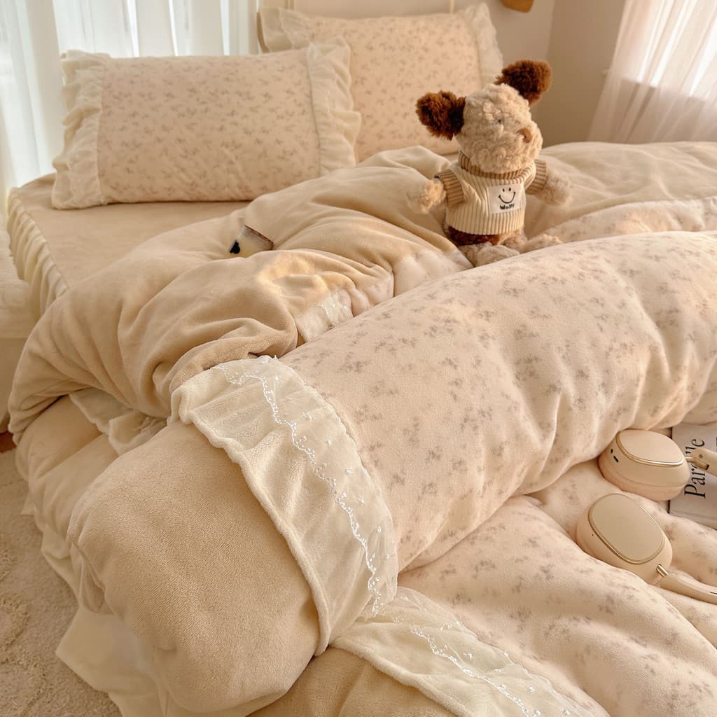 Coreano estilo princesa leite veludo saia de cama conjunto de quatro peças inverno rendas colcha capa mais veludo Coral