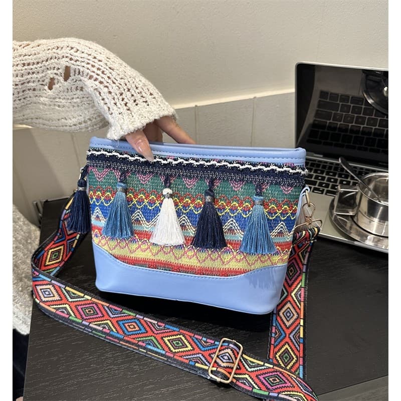 Novo estilo étnico Retro saco do mensageiro feminino 2023 verão saco de tecido de malha literário Commuter bolsa de lona