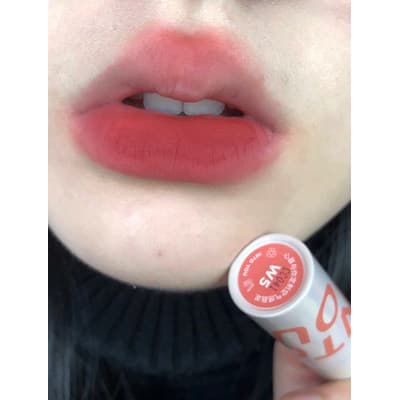 Batimento cardíaco!INTO VOCÊ Coração e VOCÊ Heroína Matte Matte Velvet Lip Cheek Dual-use Lip Mud Lip Gloss em23
