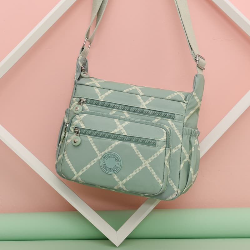 Bolsa feminina de meia-idade bolsa mãe 2024 novo estilo All-Match bolsa mensageiro leve Multi-bolso pano de náilon bolsa