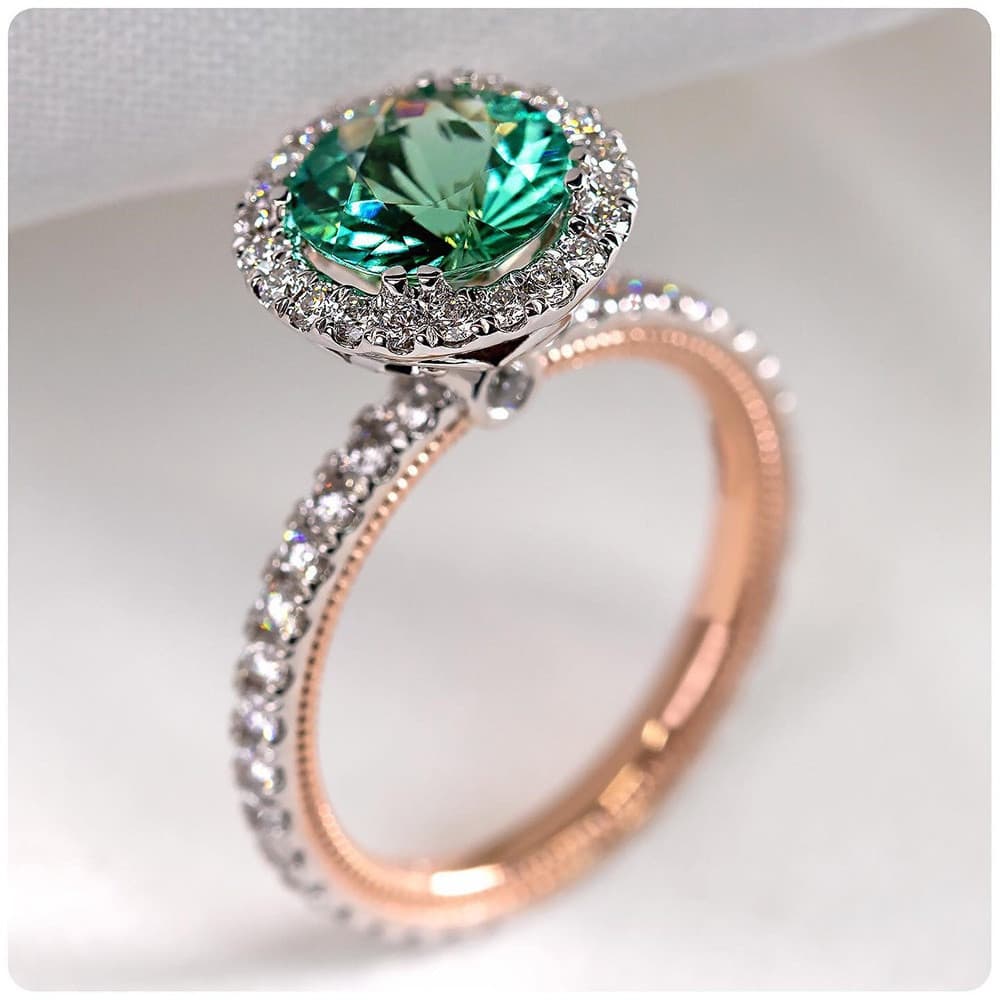 Anel de Casamento Feminino em Prata Esterlina 925 com Pedra Verde Redonda Exquisita, Micro Incrustação de Zircônia Nobre