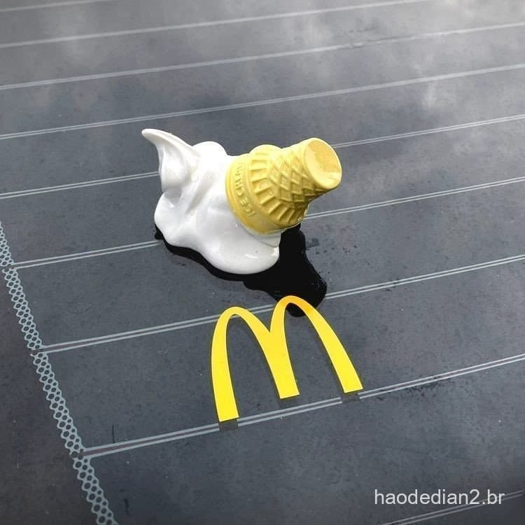 Sorvete Caindo McDonald's Cone Aromatizado Carro E Motocicleta Enfeites Criativos Decorações Interiores De Corpo De
