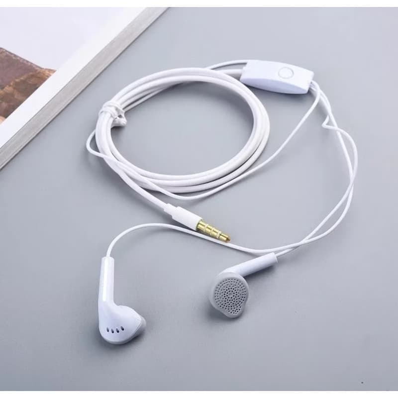 Fone de ouvido com fio P2, Fone de fio com entrada, fone de ouvido potente e com som de qualidade.