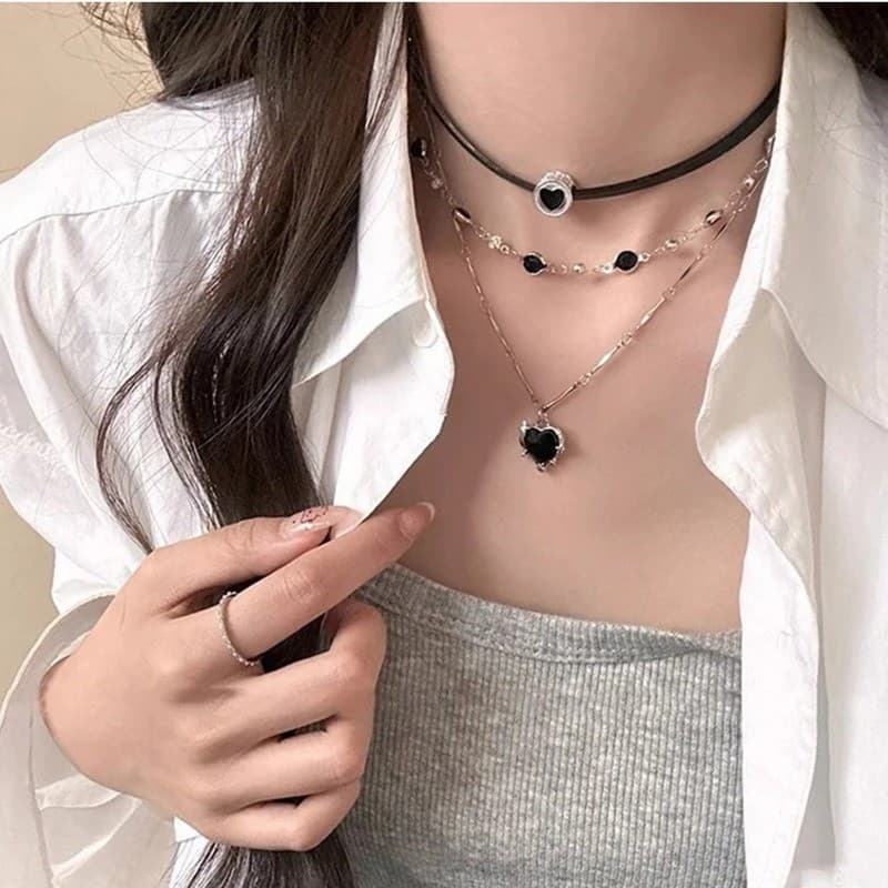 Colar Gargantilha Com Coração De Pêssego Preto-Corrente Pingente De Clavícula Multicamadas-Moda , Gótica , Luxo-Para Mul