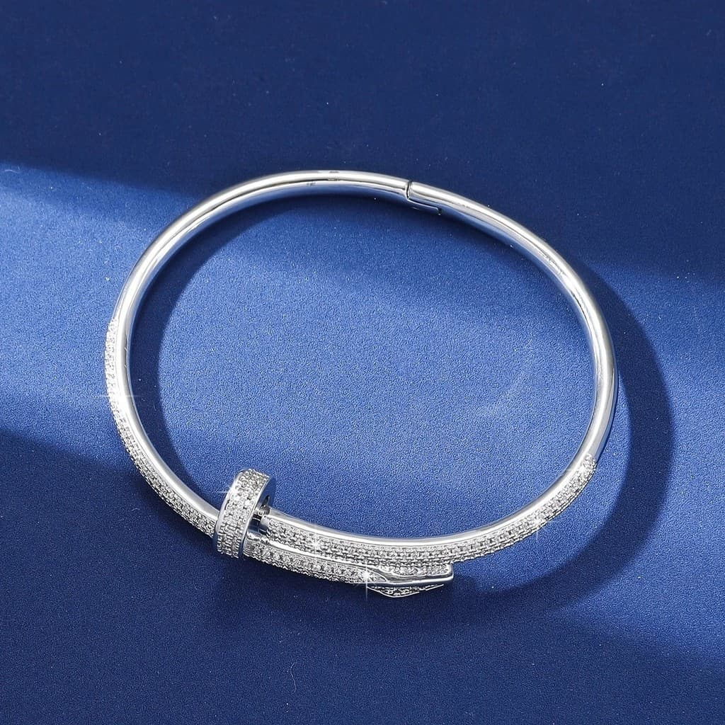 Pulseira feminina com tachas e incrustação de diamantes, pulseira de cobre requintada e de luxo discreto, acessório de m