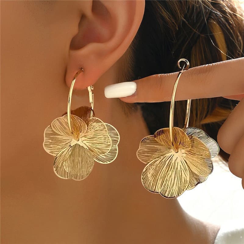 Nova luz de luxo High-End flor dourada brincos moda nicho exagerado brincos doce temperamento