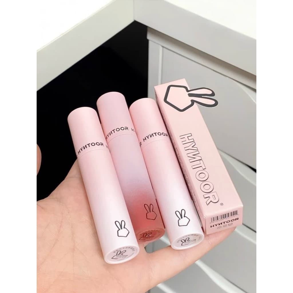 Pseudo-Face Nova Cor!HYNTOOR Coelho Preto Pó Tubo Batom Macaron Batom Reverso Air Cream Névoa Lip Glaze