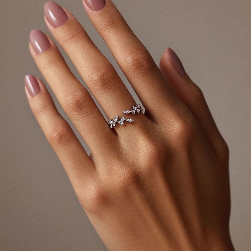 Anel Feminino Ajustável Design Ramos e Folhas com Zircônias Acompanha Saquinho de Veludo