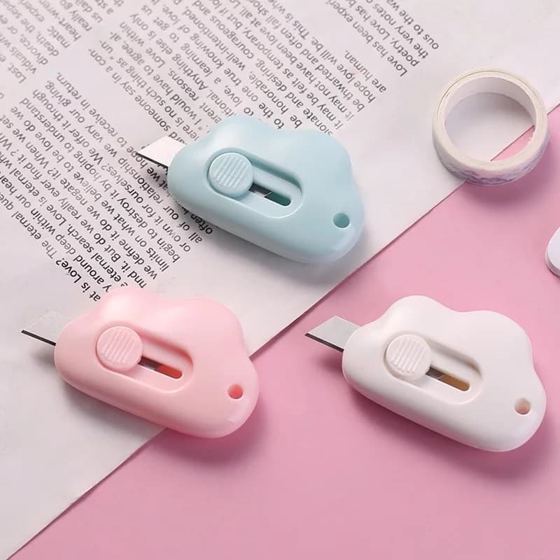 Mini Estilete Nuvem Retrátil | Fofo, Compacto e Resistente
