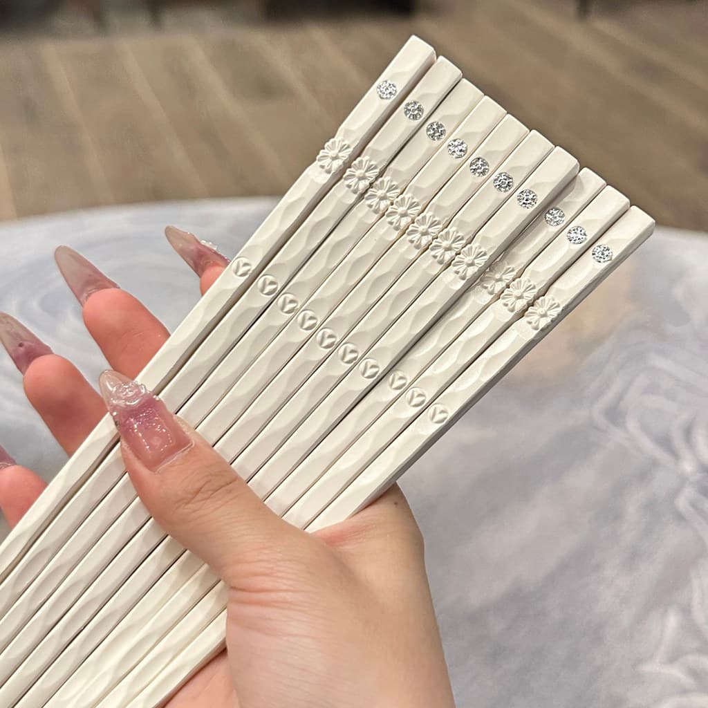 [Boss Lady's Personal Use Light Luxury Style] Pauzinhos domésticos de liga de alta qualidade Resistente a altas temperat