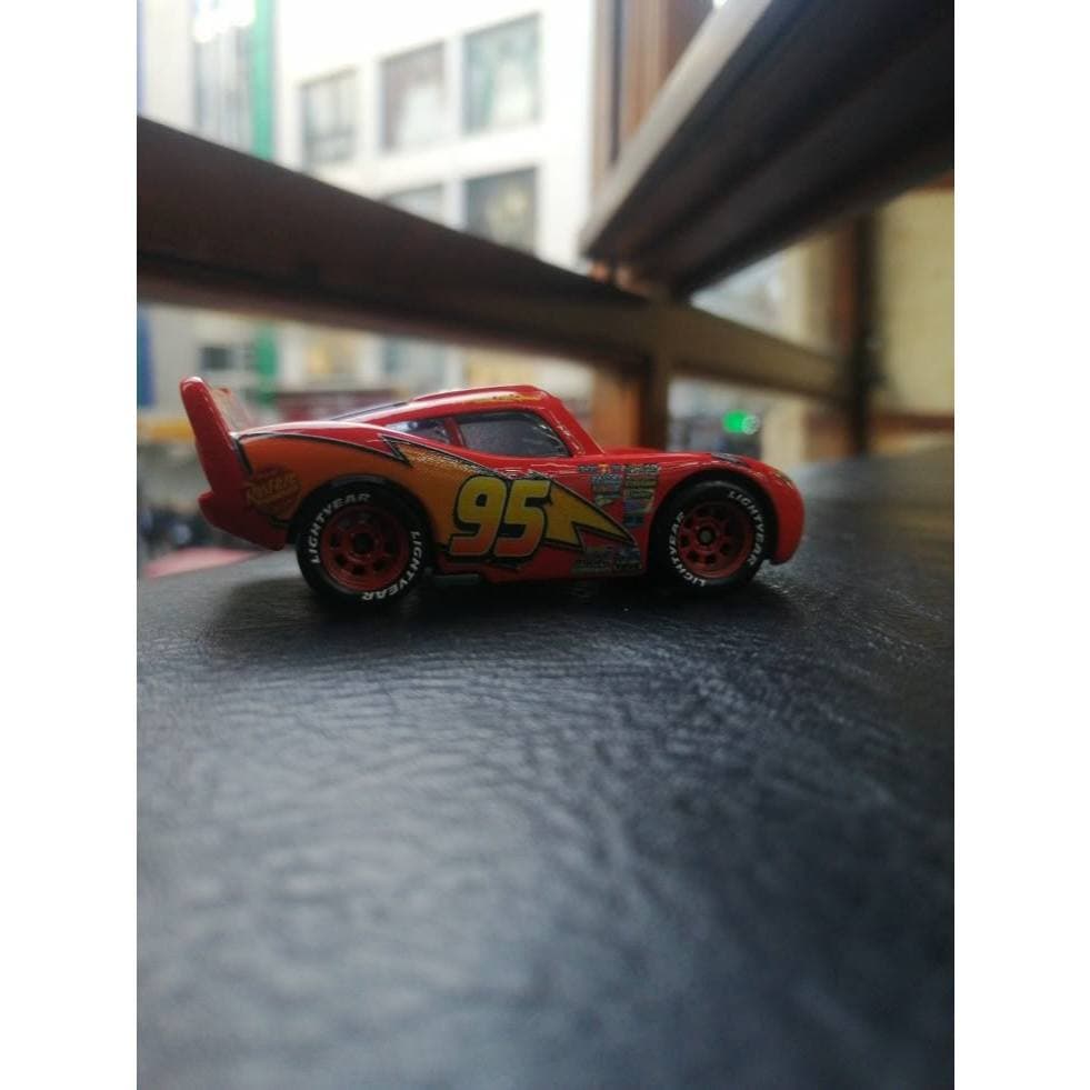 Carrinho de Metal Fricção Relâmpago McQueen Disney Pixar Carros infantil