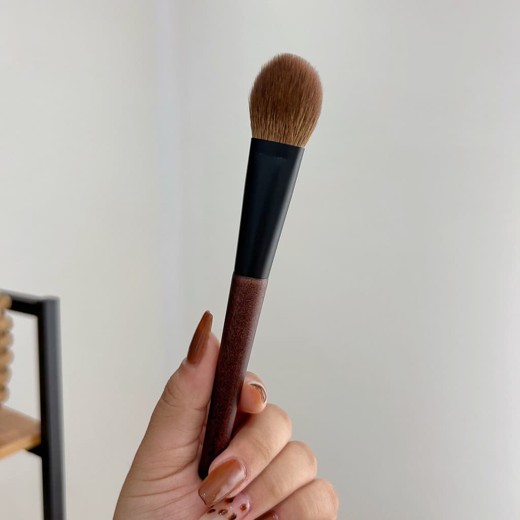 Super macio!Bem-estar Pick-Up Pêssego Coração Blush Pincel de Lã Iluminando Brilhante Pincel de Maquiagem de Uma Peça