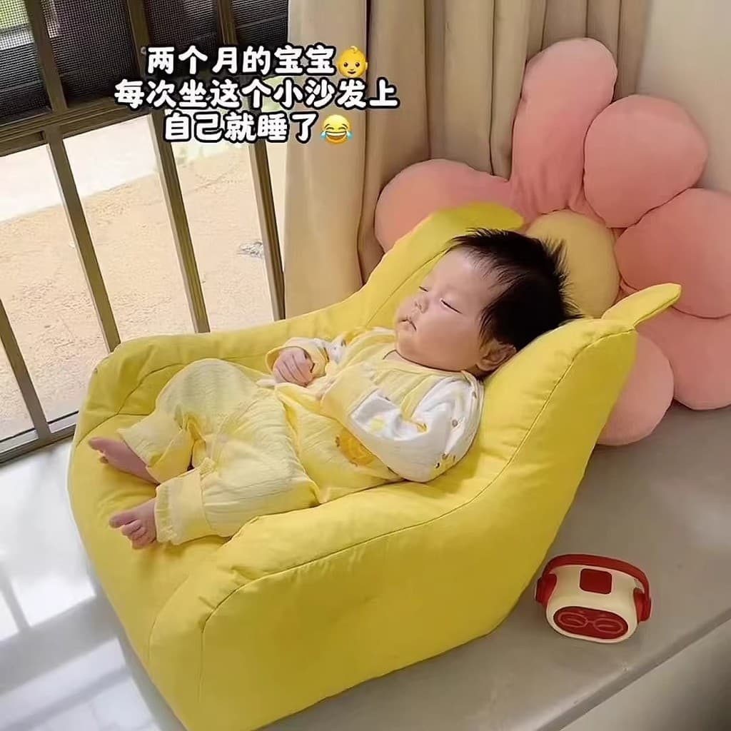 Bebê dormindo pequena idade mensal dedicado assento preguiçoso bonito reclinável bebê bebendo leite pequeno sofá cadeira
