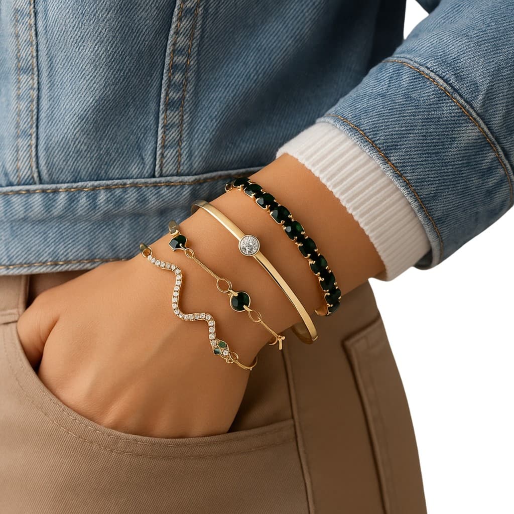 Conjunto com 4 Pulseiras Femininas Douradas Estilo Cobra com Pedras Verdes Ajustáveis