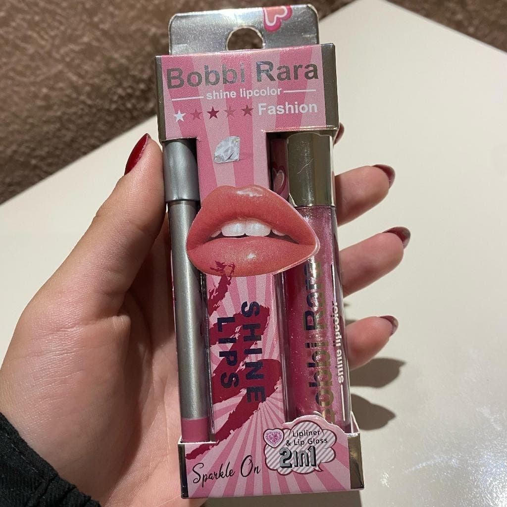 Kit um Lip Gloss e um Lápis para Contorno Labial