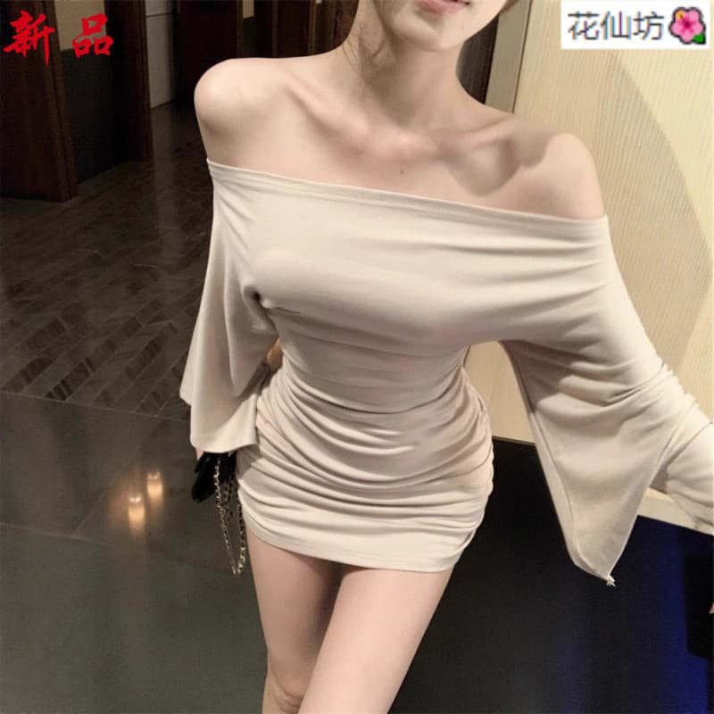 {Novo produto} Vestido japonês coreano de um ombro Slim Fit meia manga feminino verão plissado Yujie leve estilo maduro