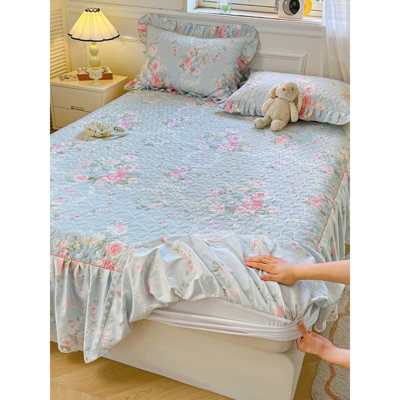 2026 Novo estilo de algodão puro acolchoado lençol estilo saia de cama conjunto de três peças menina coração capa antide
