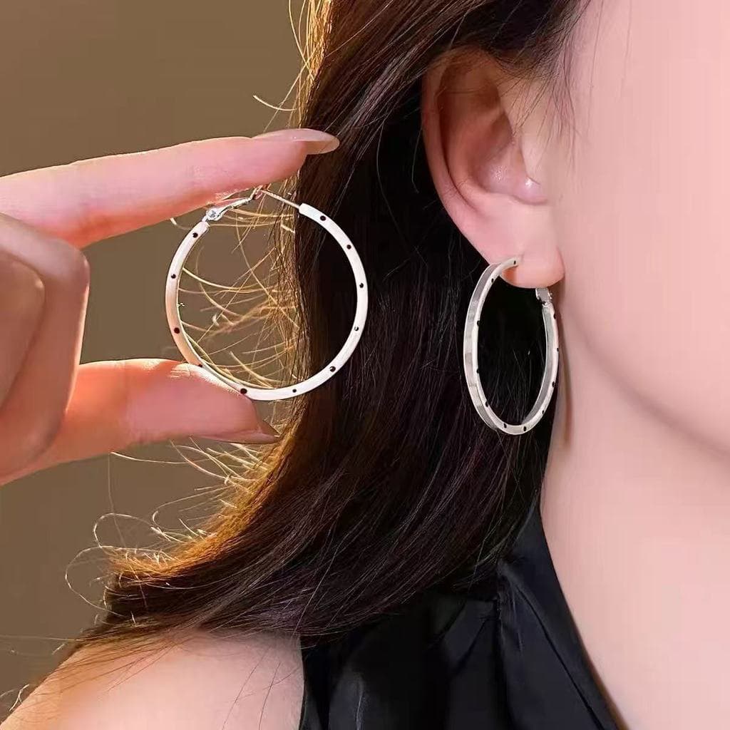 Brincos circulares de bolinhas brancas Brincos geométricos redondos elegantes exclusivos