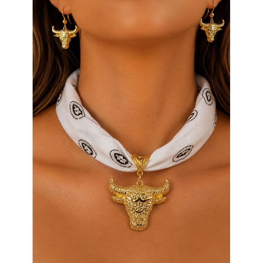 Colar Bandana  conjunto com Brinco Folheado Touro country rodeio moda