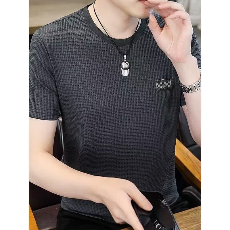 Camiseta masculina de manga curta de seda gelada de verão com sensação de alta qualidade sem costura na moda respirável