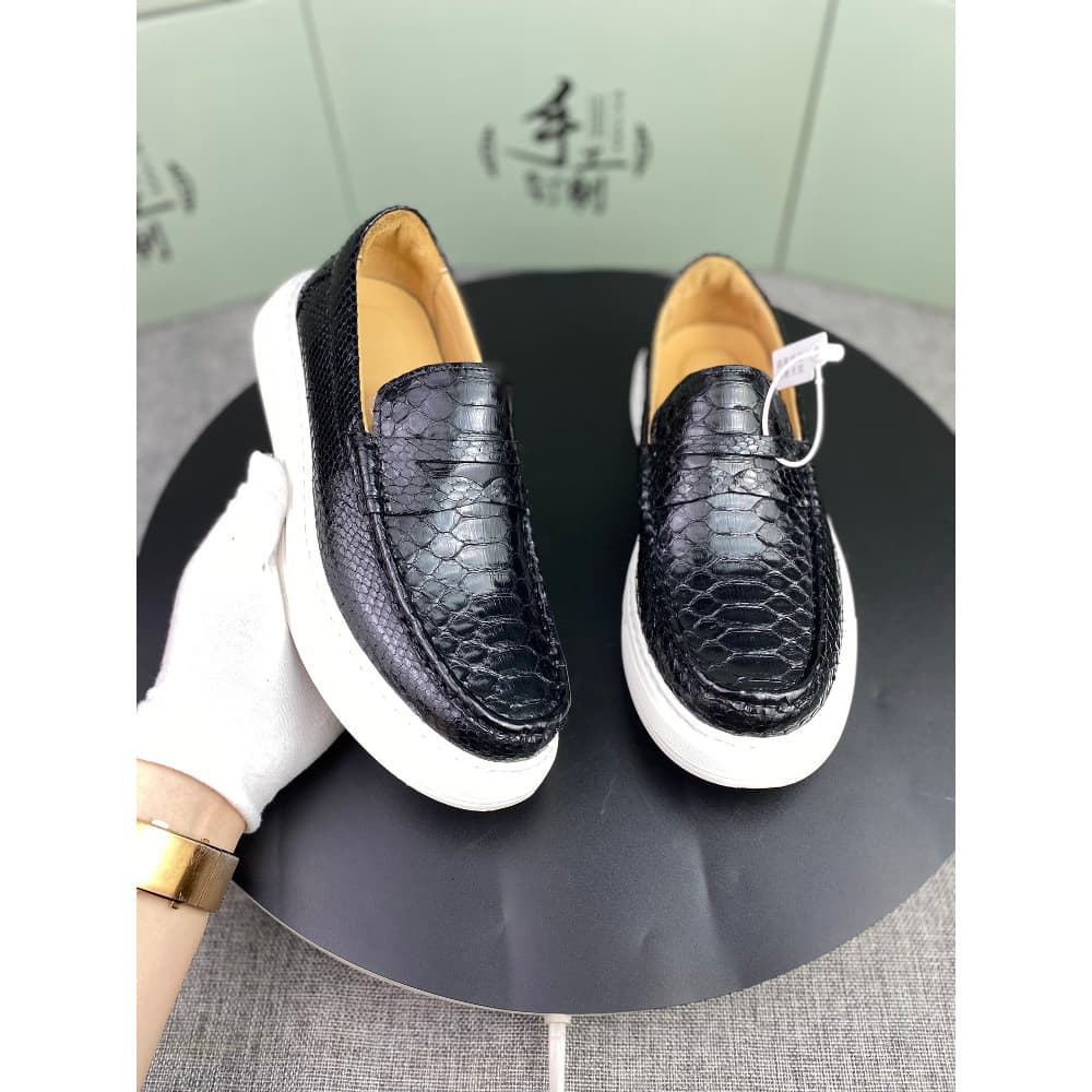 Sapatos masculinos de pele de cobra genuína sola macia Ultra-leve confortável mocassins de couro genuíno masculino Casua
