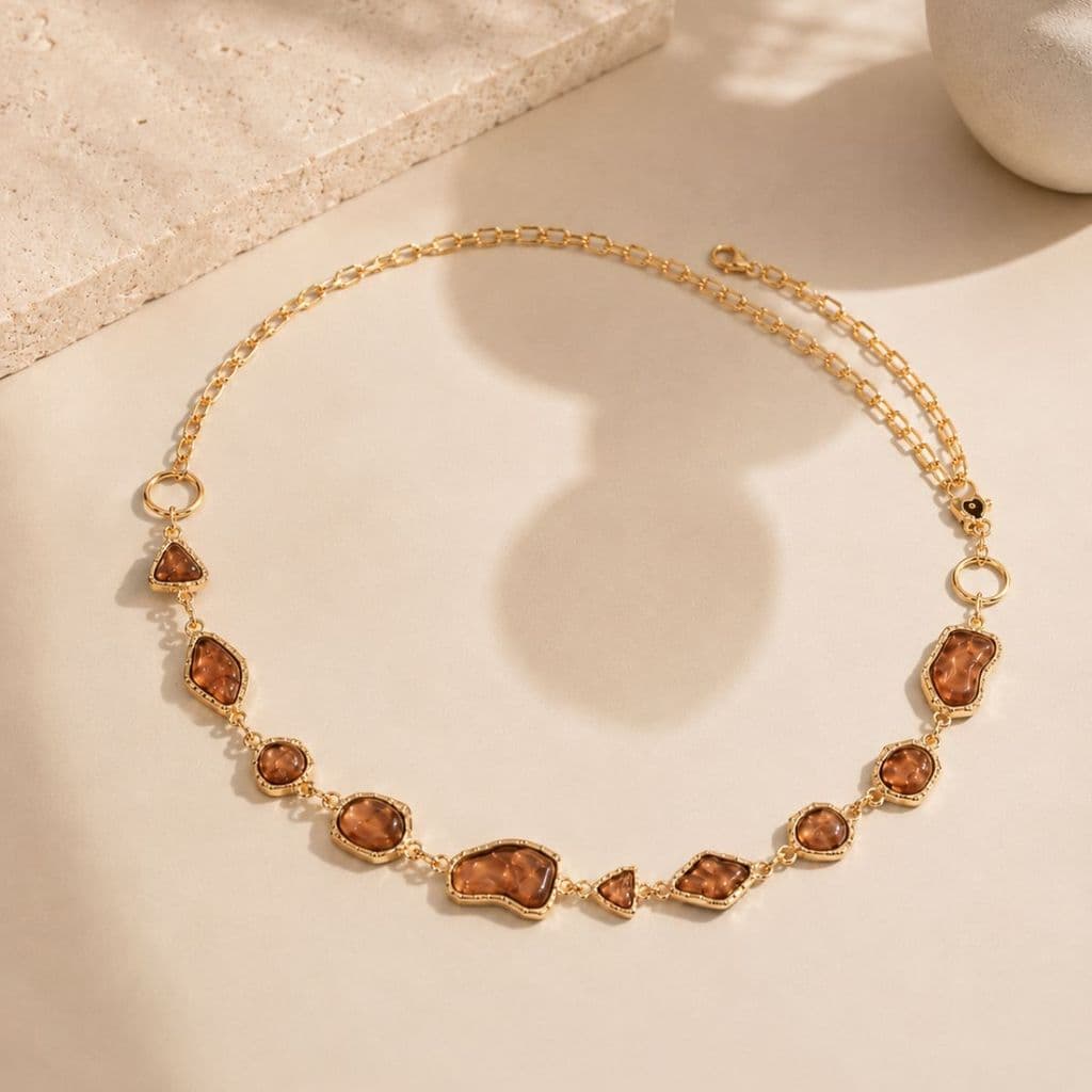 Cinto Feminino Corrente Dourada com Pedrarias Ambar Marmorizadas Caramelo Elegante