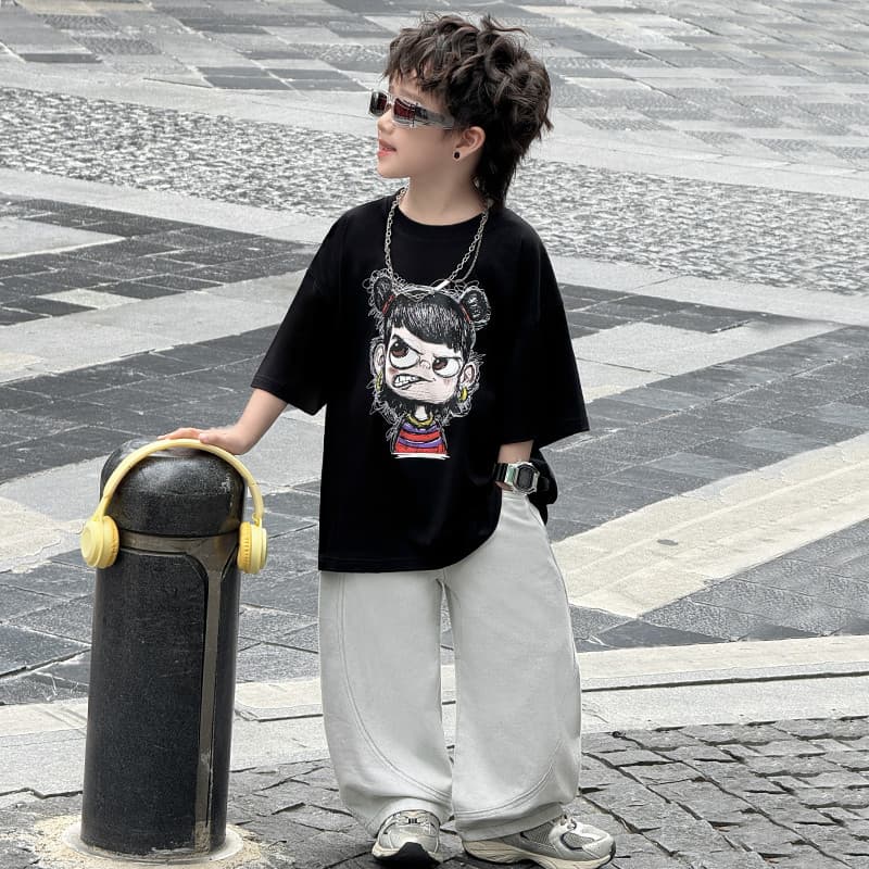 Trabalho médio roupas infantis menino terno Anime legal sentimento de manga curta calças jeans finas na moda terno de du