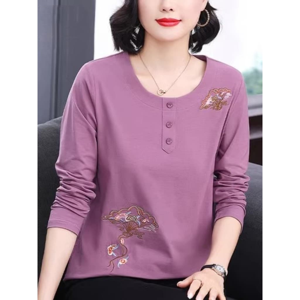 Camiseta bordada de manga comprida com gola redonda, roupa feminina 2026 primavera outono inverno estilo mãe solta camis