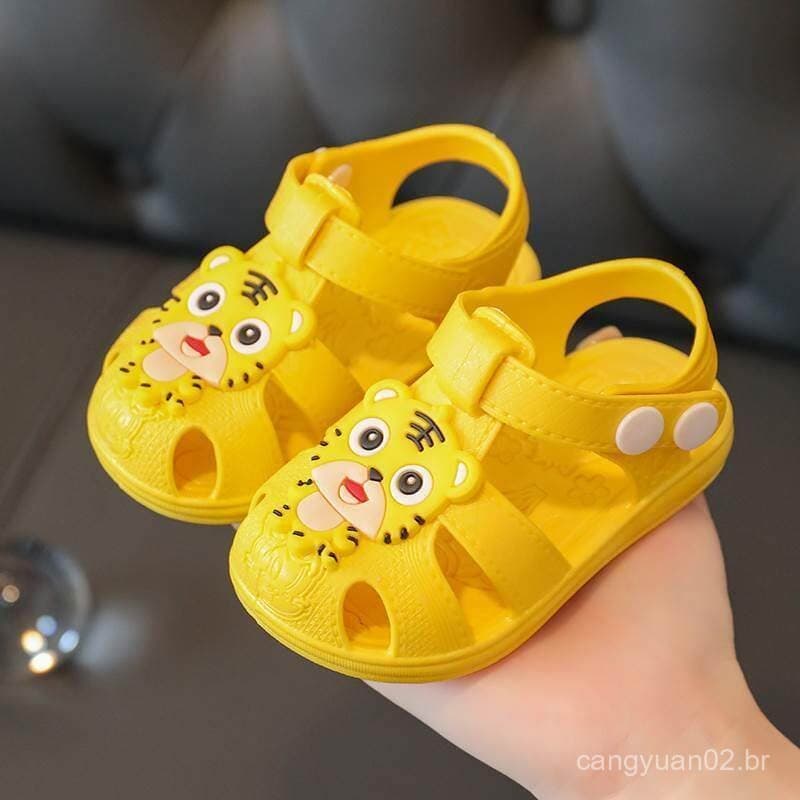 Sandálias respiráveis para meninos, biqueira de plástico, sapatos novos para bebês, sola macia antiderrapante de verão,