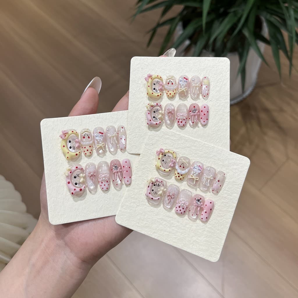 Estilo doce unhas vestíveis branqueamento artesanal manicure fototerapia manicure pintado à mão gatinho adesivo de diama