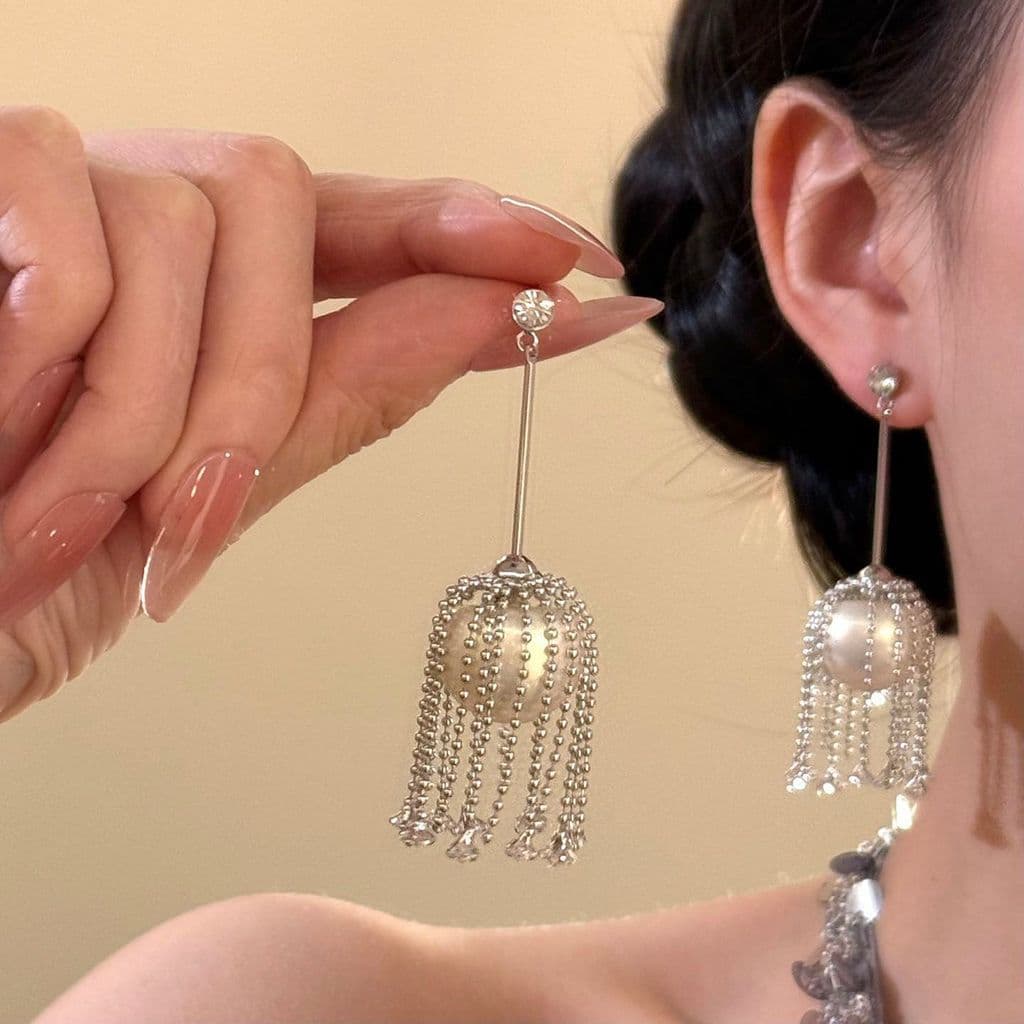 Fêmea francesa Flowing Ear Studs| Brincos de orelhas de perlas de prata de luxo leve