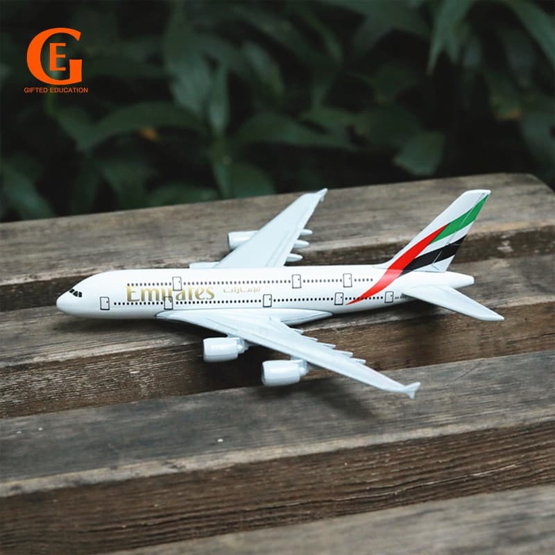 Emirates Airbus A380 15cm Modelo de Avião A380 em Metal Fundido para Coleção, Decoração, Brinquedo, Souvenir PVHN