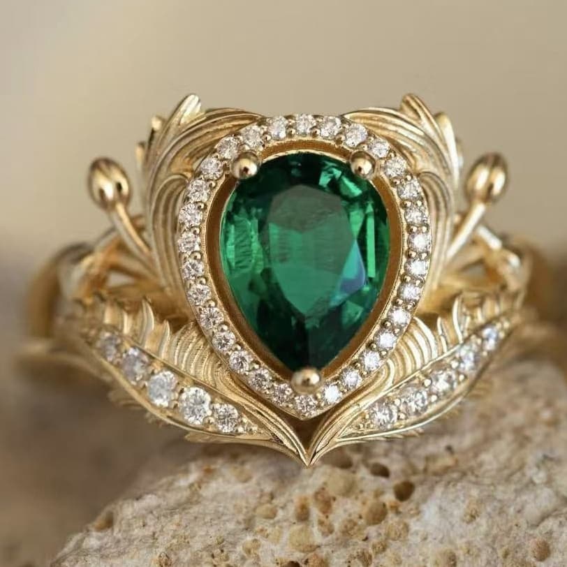 Novo anel feminino, banhado a ouro e incrustado com pedra preciosa verde em formato de gota d'água 9ZPE