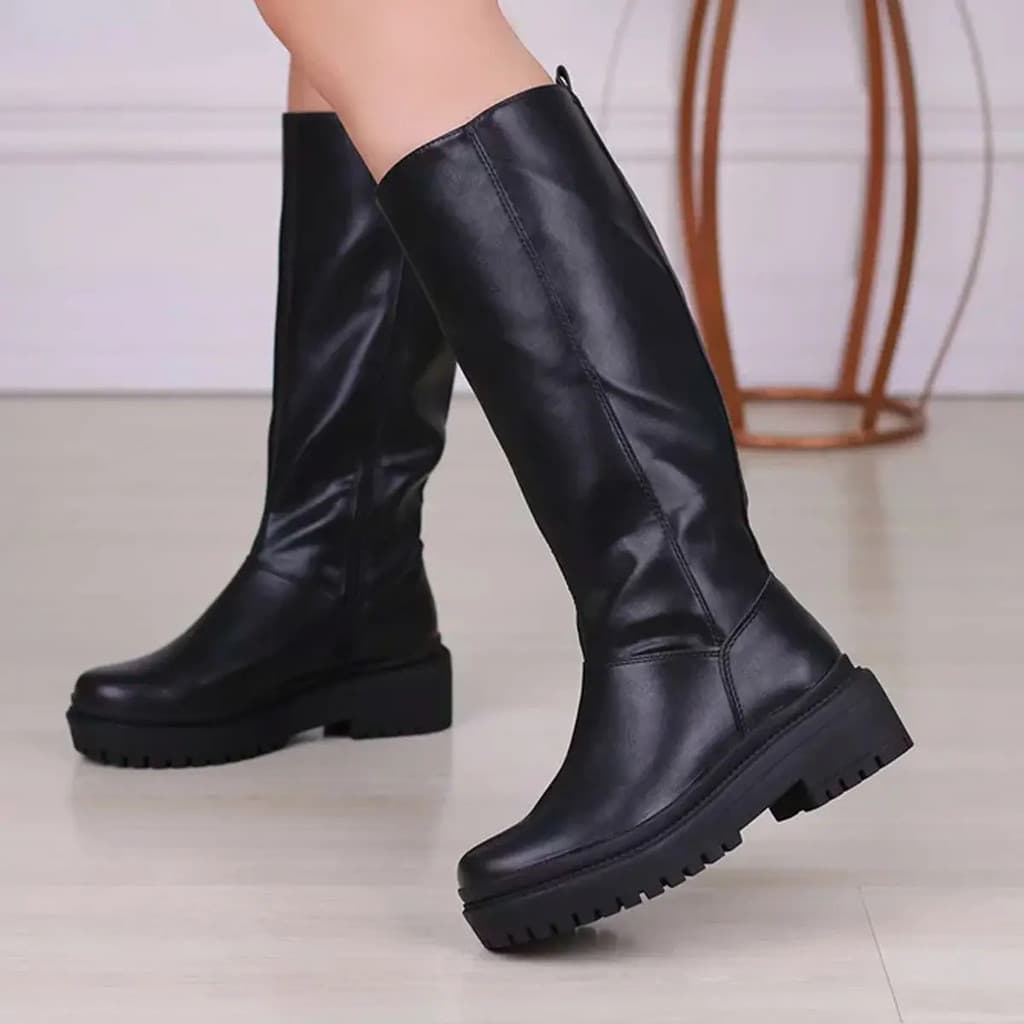 Bota Feminina Via Marte Cano Alto Preta Tratorada Over Moda Antiderrapante Sem Salto Inverno Outono Moda Confortável