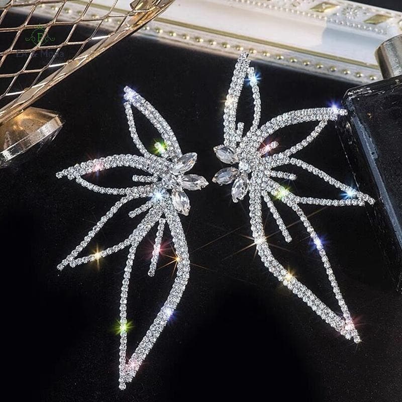 Novos brincos luxuosos e extravagantes de zircônia em formato de folha e flor, adequados para mulheres, um presente d