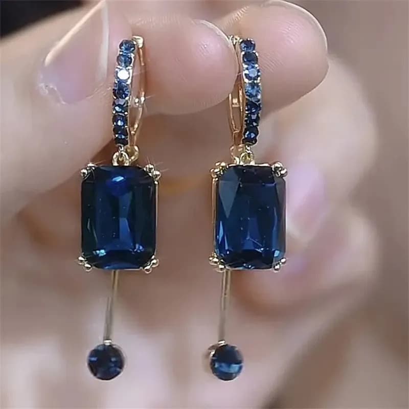 Brincos leves de luxo, cristal de diamante embutido e pedras preciosas azuis, com borlas longas.