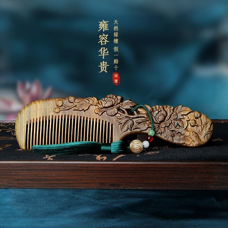 Pente Natural verde sândalo pente estilo chinês oco escultura estilo antigo presentes Tanabata amante massagem de madeir
